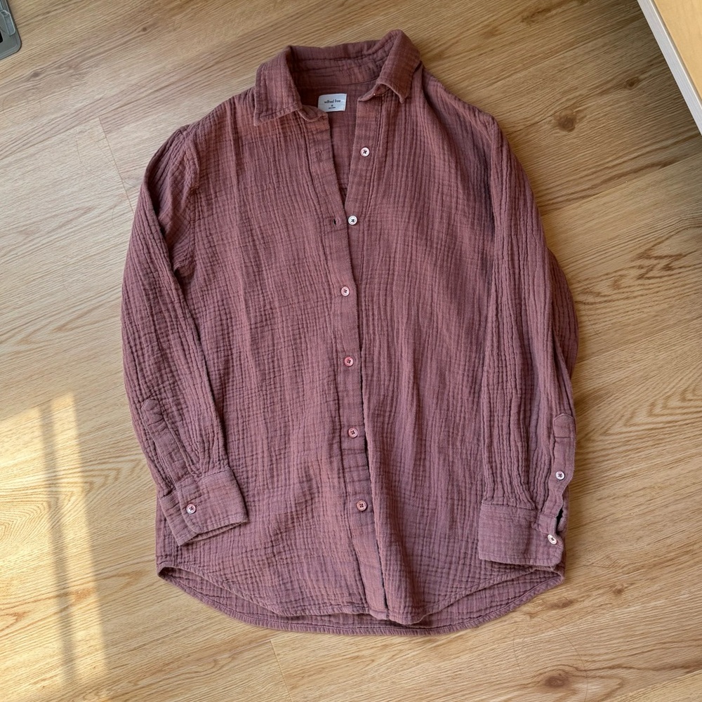 Aritzia wilfred free button down top